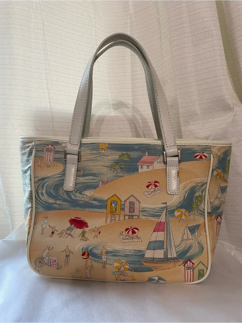 Fossil Canvas Beach Print Tote in Cream, Blue, Red - Picture 2 of 10